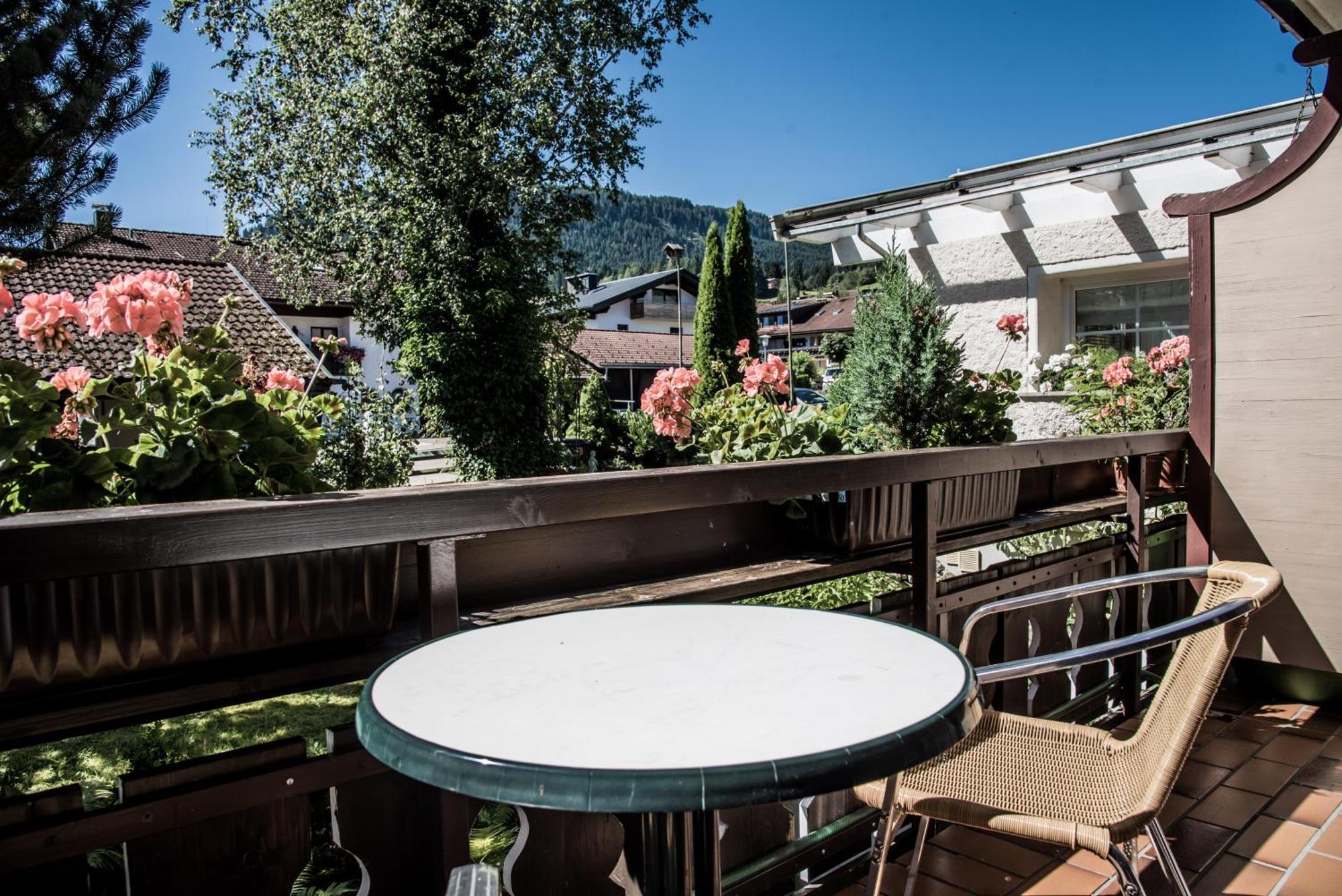 Haus Susanne - Top-Ferienwohnungen - Sommer-Bergbahn Inklusive Obermaiselstein Eksteriør billede